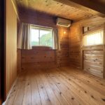 2階納戸です。間仕切りがあるのでお部屋としてもご利用できます。