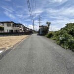 前面道路もゆったりした幅員。