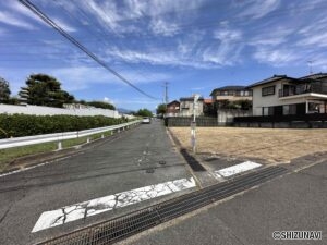 道路と敷地に高低差もありません。