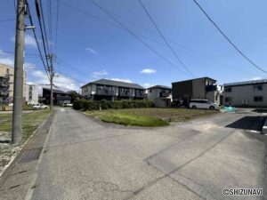 スーパー、コンビニ、ドラッグストア等生活利便施設が徒歩圏内で便利です。
