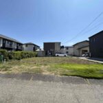 大岡小学校まで徒歩2分。お子様の通学も安心です。