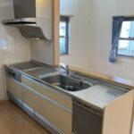 作業スペースたっぷりのシステムキッチンです★