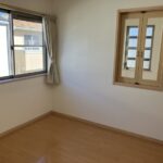 2階北東側の洋室5.4帖の写真です。