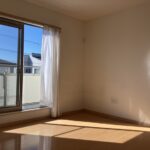 2階洋室8帖の別角度から撮影です。