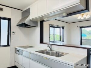 浜松市中央区芳川町　築16年中古住宅　駐車場4台の画像