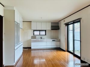 浜松市中央区芳川町　築16年中古住宅　駐車場4台の画像