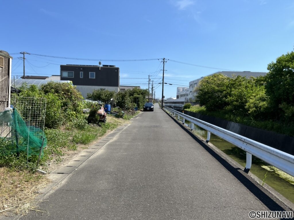 前面道路（北側から撮影）