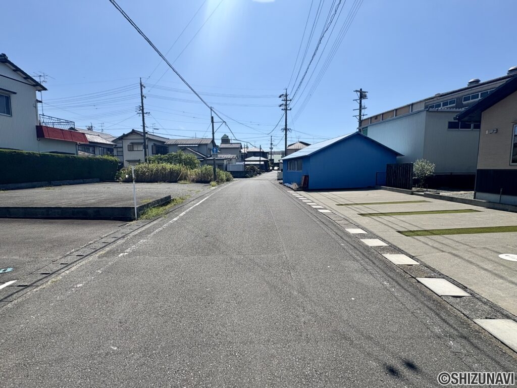 前面道路（北西→南東）