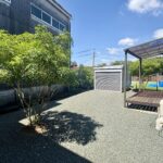 建物裏には庭がございます。
