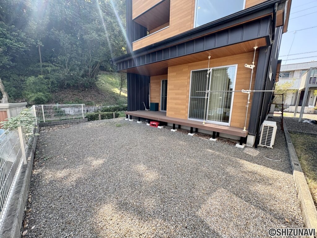 庭も南面で日当たり良好です。