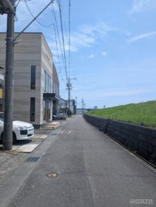 前面道路：南向き