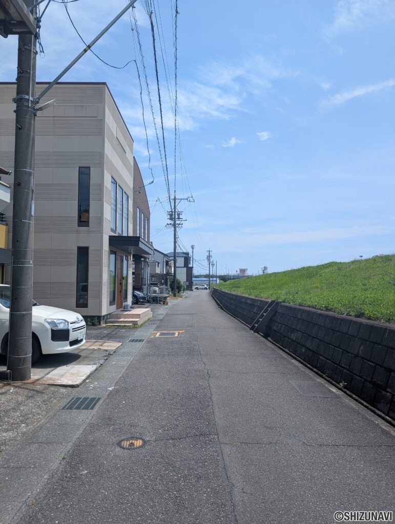 前面道路：南向き