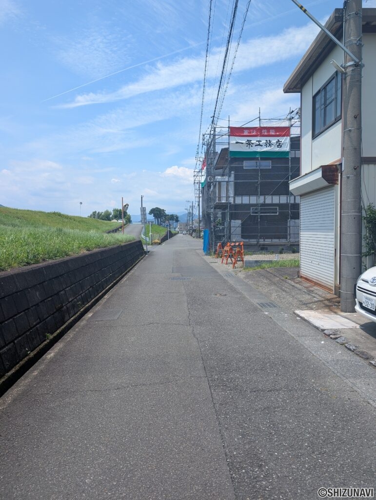 前面道路：北向き