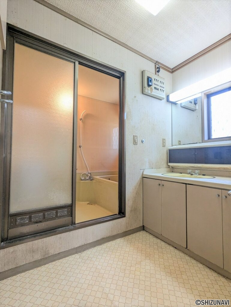 静岡市　清水区三保1500-27　洗面室