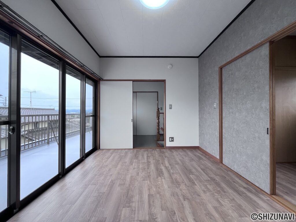 2階6帖洋室　別角度です。