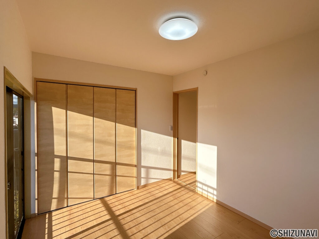 カチタス　志太　2階西側6帖洋室