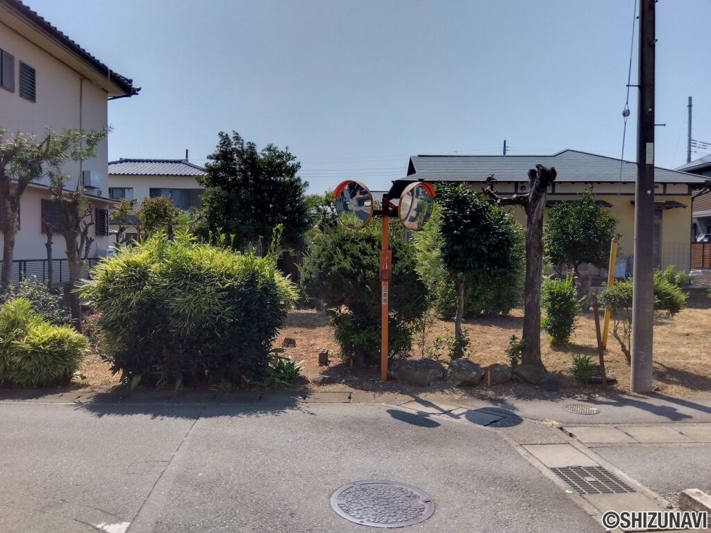 三島市安久　売り土地　前面道路