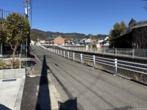 前面道路（北側）です。