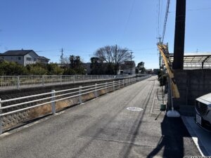 前面道路（南側）です。