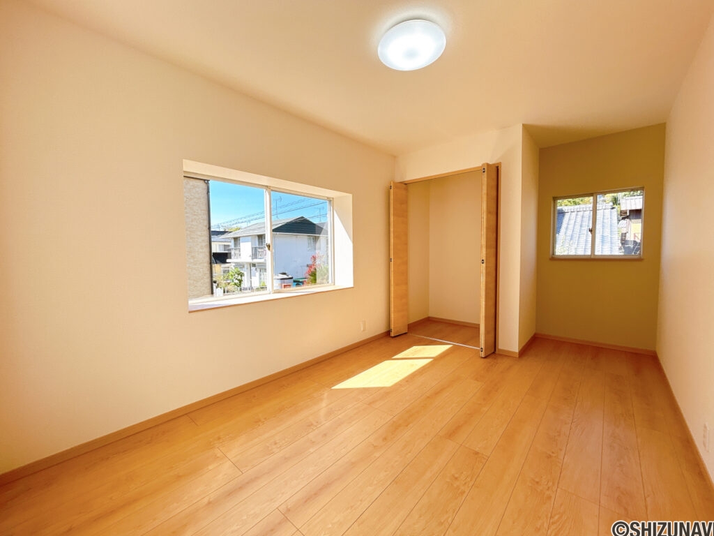 カチタス　三輪　2階6帖洋室