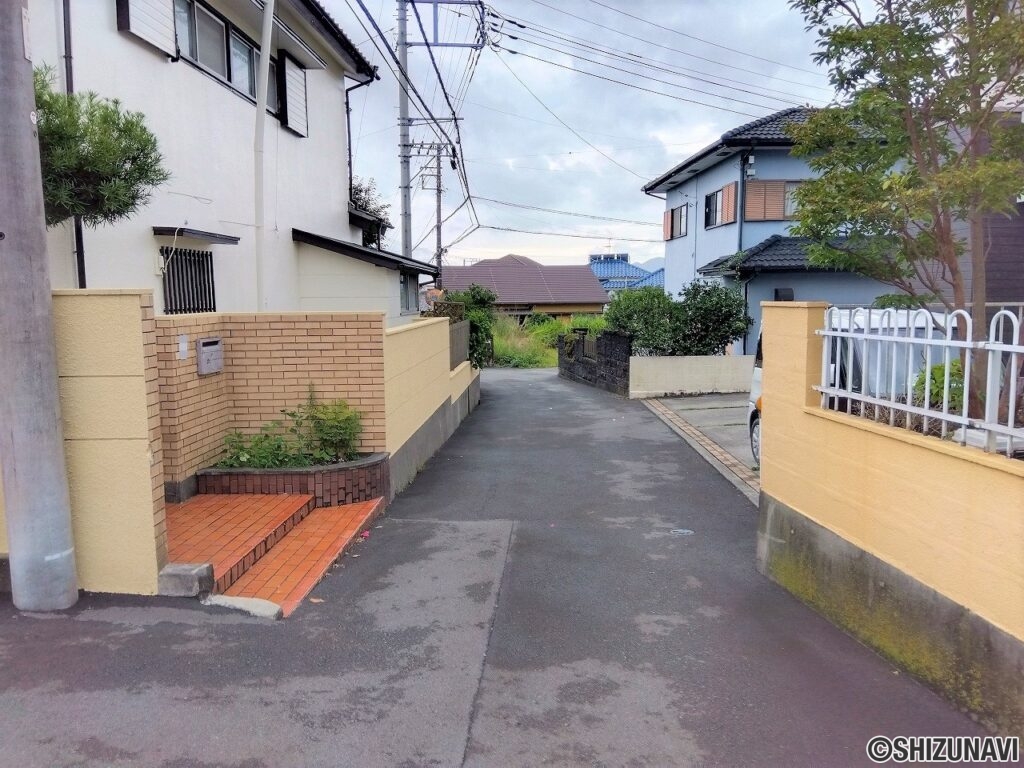 富士市厚原　中古住宅　前面道路