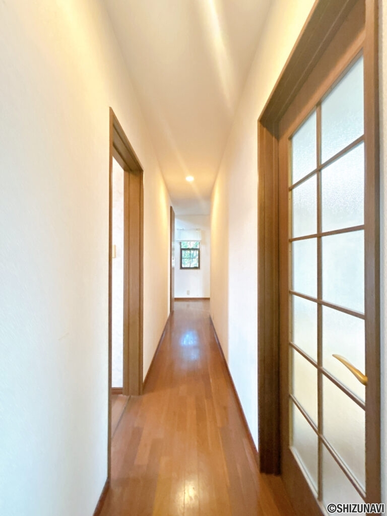 【1階廊下】