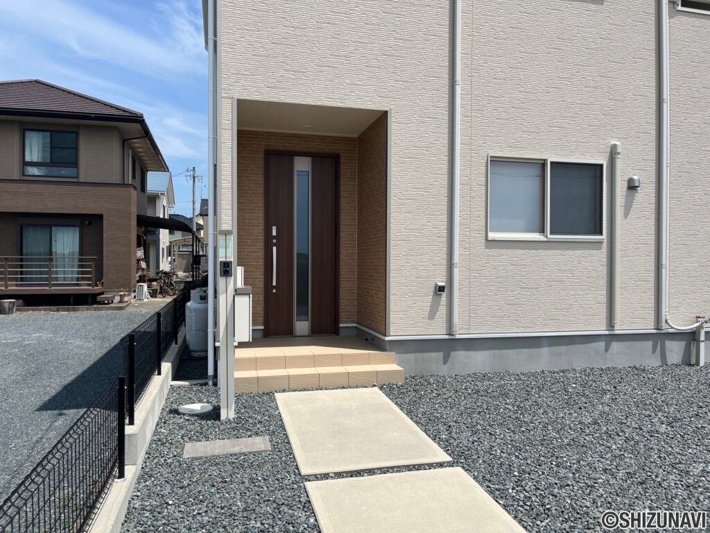 玄関アプローチ