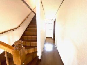 今泉6丁目　3階建てインナーガレージ付き５ＬＤＫ　大手ハウスメーカー建築の中古建ての画像