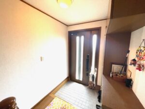 今泉6丁目　3階建てインナーガレージ付き５ＬＤＫ　大手ハウスメーカー建築の中古建ての画像