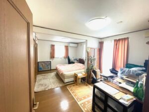 今泉6丁目　3階建てインナーガレージ付き５ＬＤＫ　大手ハウスメーカー建築の中古建ての画像