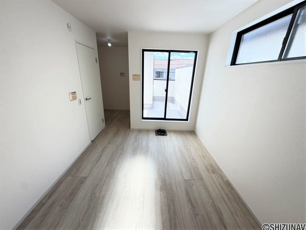 1号棟　2階　南西側の主寝室