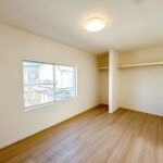 【リフォーム済み/2階約6帖洋室】