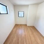 2号棟　北東側の洋室