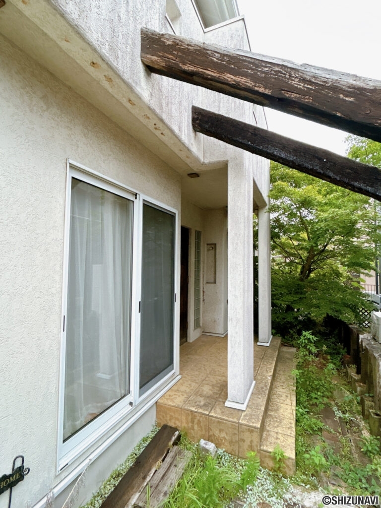 【玄関アプローチ】