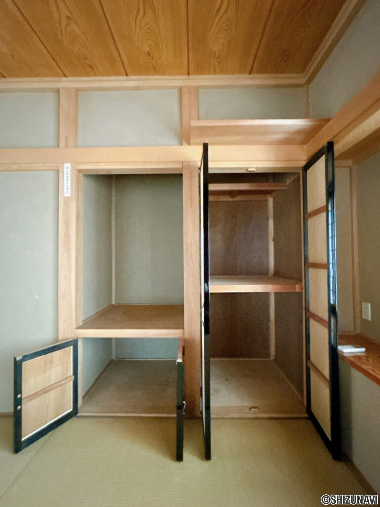 【1階和室収納】
