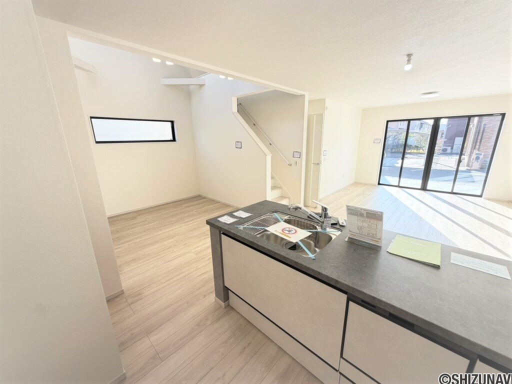 ２号棟　リビング吹き抜け＋すっきりとした内装で開放感抜群♪