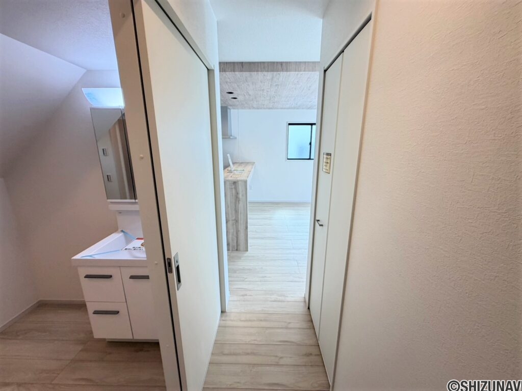 １号棟　リビングまでのアクセストイレ・洗面・リビングがアクセスしやすい間取です。