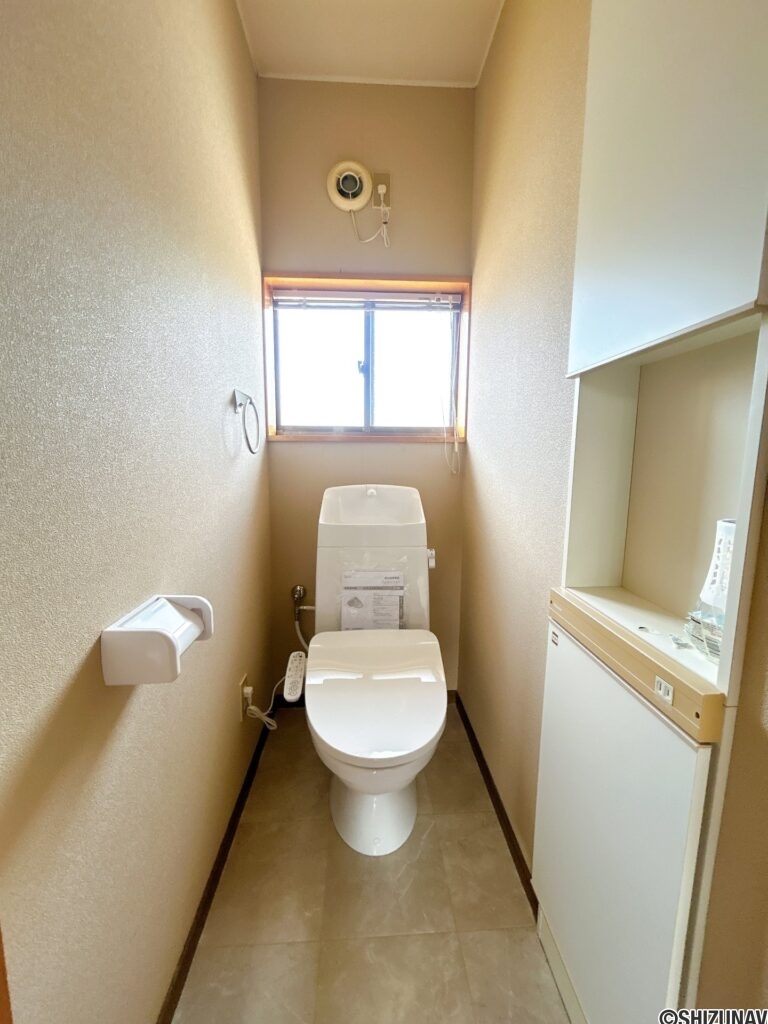 【2階トイレ】トイレは新品交換を行いました。