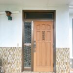 【リフォーム中/玄関外観（10/17撮影）】玄関扉の塗装と鍵の交換を行う予定です。