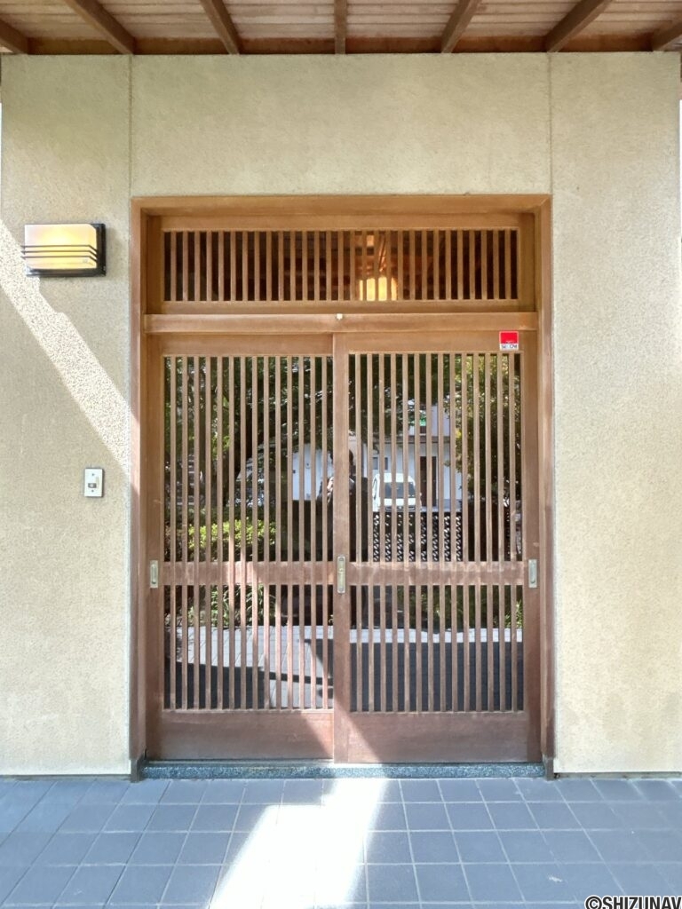 【玄関外観】