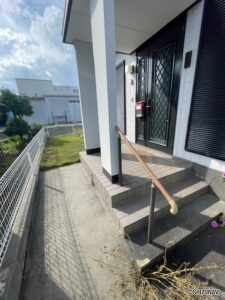 玄関までのアプローチです