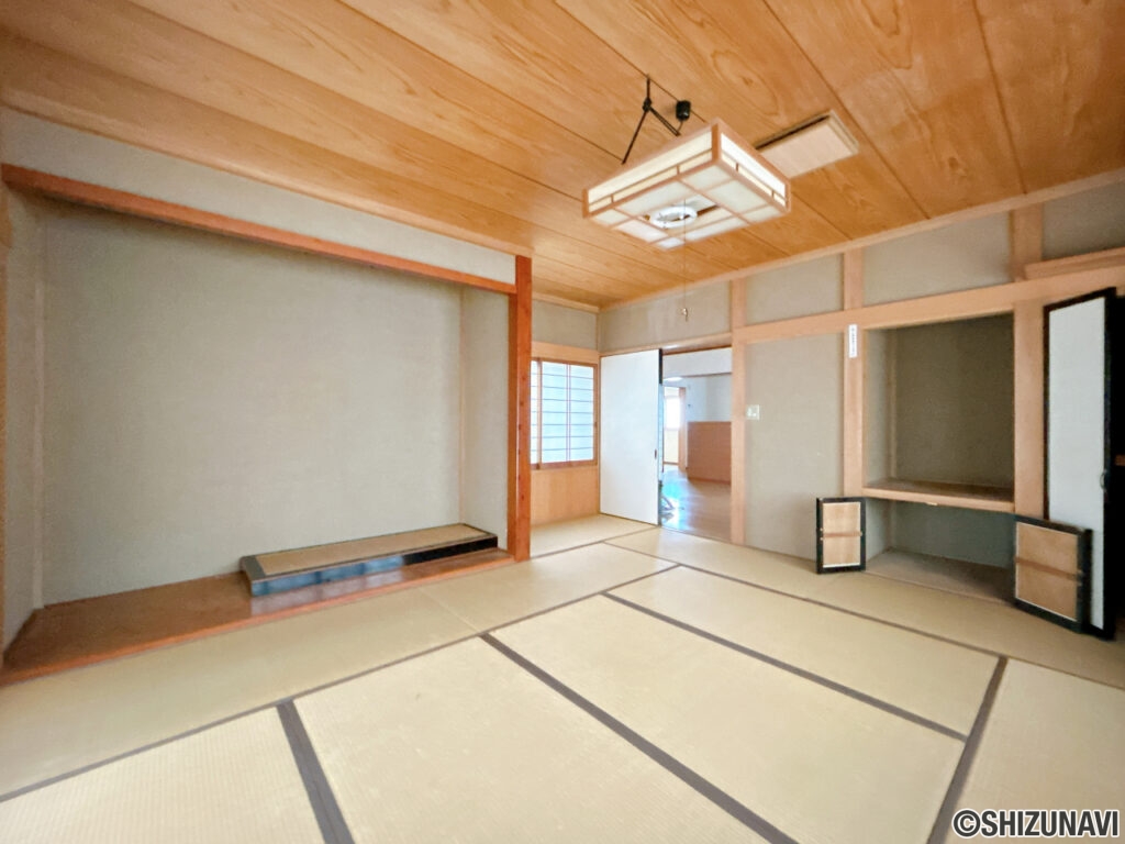 【1階10畳和室】