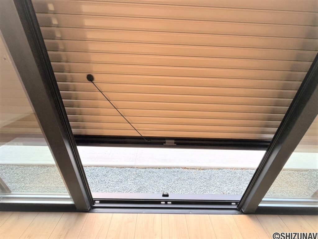 １号棟・２号棟　１階シャッター開閉しやすいシャッターです。