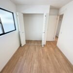 2号棟　北西側の洋室