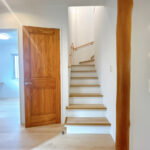 【リフォーム済み／階段】階段は手すりの交換と滑り止めの設置しました。安全にも配慮したリフォームを心掛けております。