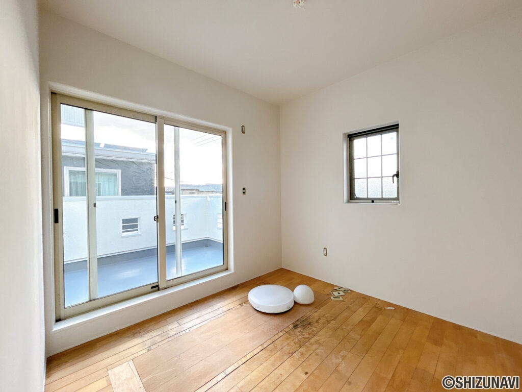 【リフォーム中／2階家事室】2階家事室はフロアタイル上張り、内壁塗装、照明交換を行います。