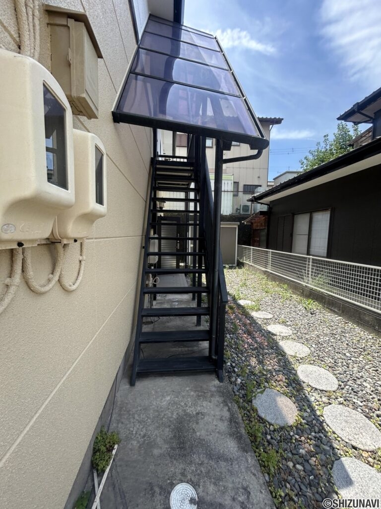 【外階段】1階と2階は外階段で行き来が可能です。