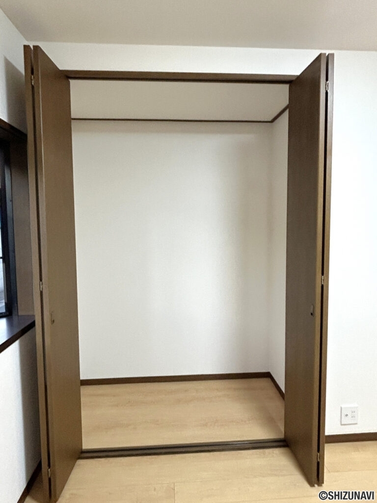 2階洋室収納
