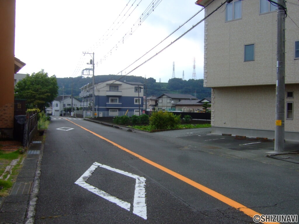 入山瀬店舗併用3階建　外観10