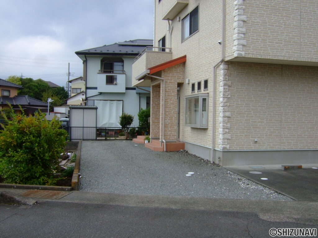 入山瀬店舗併用3階建　外観4